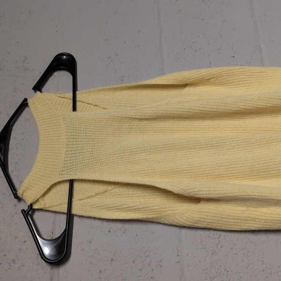 Butter Yellow Sleeveless Halter Button Down Sweater Vest Size Small NWOT - Picture 5 of 7